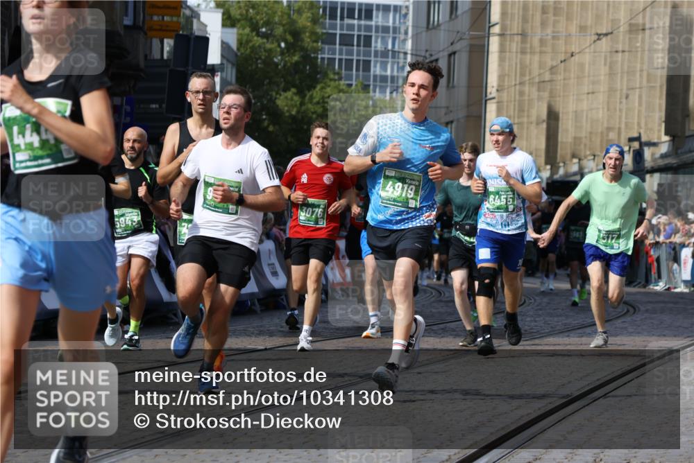 13.09.2026 - 21. swb-Marathon Bremen Strokosch-Dieckow http://msf.ph/oto/10341308 13.09.2026 13:26:49 Ziel 1368, 1649, 2434, 2658, 2779, 3526, 3603, 4077, 5747, 5992, 6230, 6548, 6639, 7626, 8817, 9260, 13195, 531, 946, 2089, 3076, 3302, 3510, 3527, 4327, 4397, 4563, 4919, 5689, 5943, 6314, 6455, 7027, 7246, 7317, 8303, 9150, 9511, 9854, 9878 meine-sportfotos.de