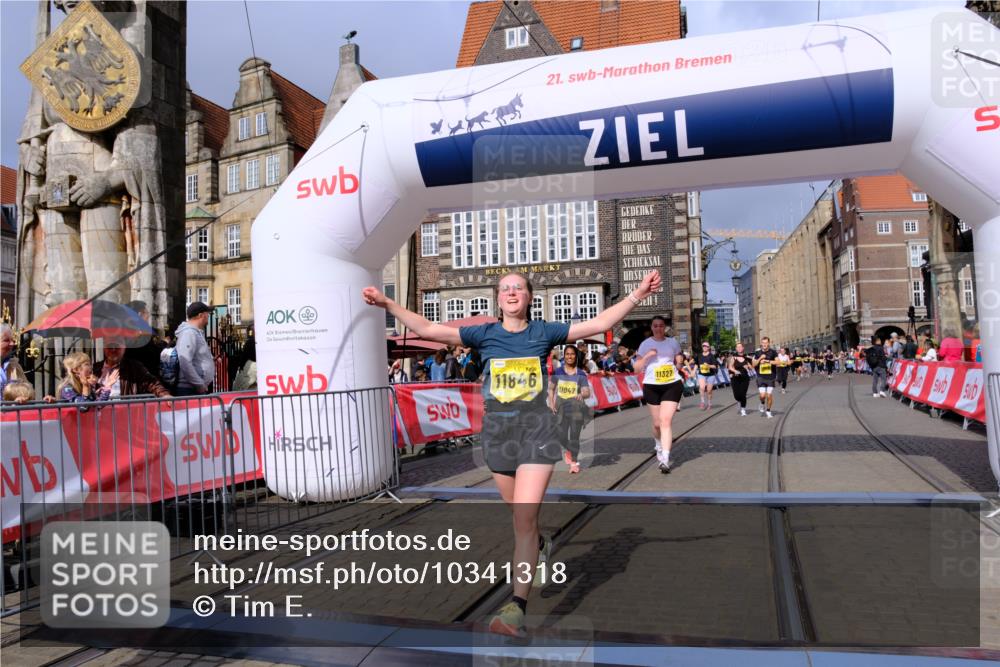 13.09.2026 - 21. swb-Marathon Bremen Tim E. http://msf.ph/oto/10341318 13.09.2026 11:10:59 Ziel 10247, 10422, 10461, 10462, 10768, 10911, 11047, 11283, 11298, 11300, 11309, 11327, 11335, 11465, 11513, 11583, 11736, 11846, 12183 meine-sportfotos.de