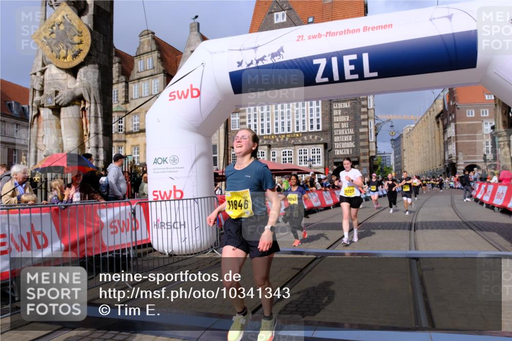 13.09.2026 - 21. swb-Marathon Bremen Tim E. http://msf.ph/oto/10341343 13.09.2026 11:11:00 Ziel 10148, 10247, 10422, 10461, 10462, 10768, 10911, 11047, 11283, 11298, 11300, 11309, 11327, 11335, 11465, 11513, 11583, 11736, 11756, 11846, 12183 meine-sportfotos.de