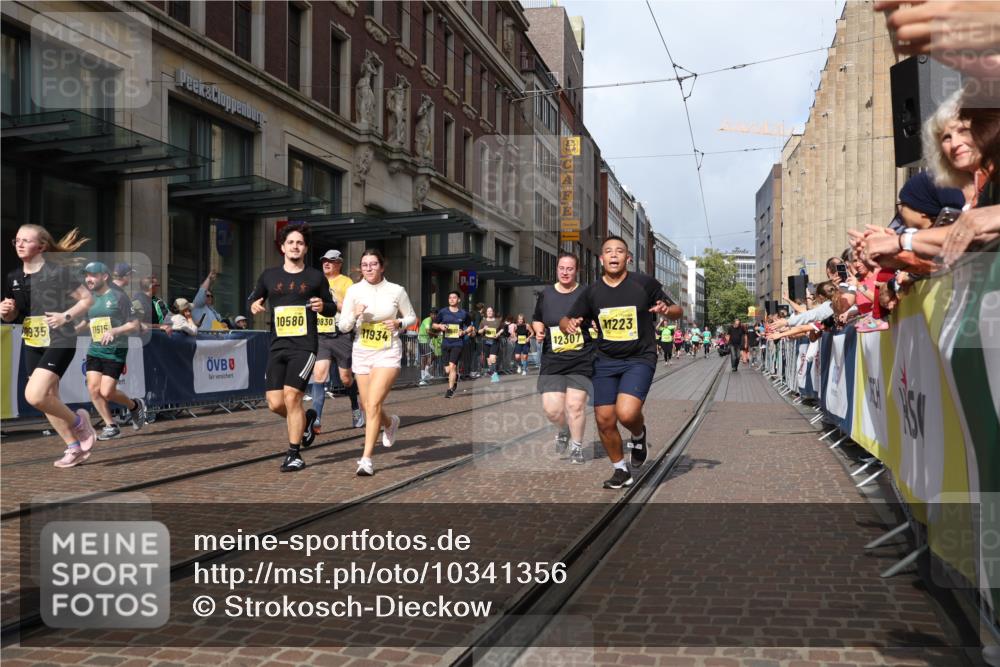 13.09.2026 - 21. swb-Marathon Bremen Strokosch-Dieckow http://msf.ph/oto/10341356 13.09.2026 11:07:34 Ziel 10139, 10595, 10660, 10661, 10674, 10830, 10871, 10935, 10937, 11037, 11044, 11378, 11404, 11515, 11643, 11833, 11958, 12024, 12031, 12066, 12097, 12194, 12307, 12509, 12511, 12512, 10138, 10205, 10279, 10280, 10363, 10364, 10488, 10501, 10505, 10580, 10695, 10748, 10907, 10935, 11123, 11223, 11246, 11417, 11600, 11759, 11767, 11865, 11899, 11917, 11924, 11934, 12020, 12167, 12168, 12173, 12210, 12266, 12277 meine-sportfotos.de