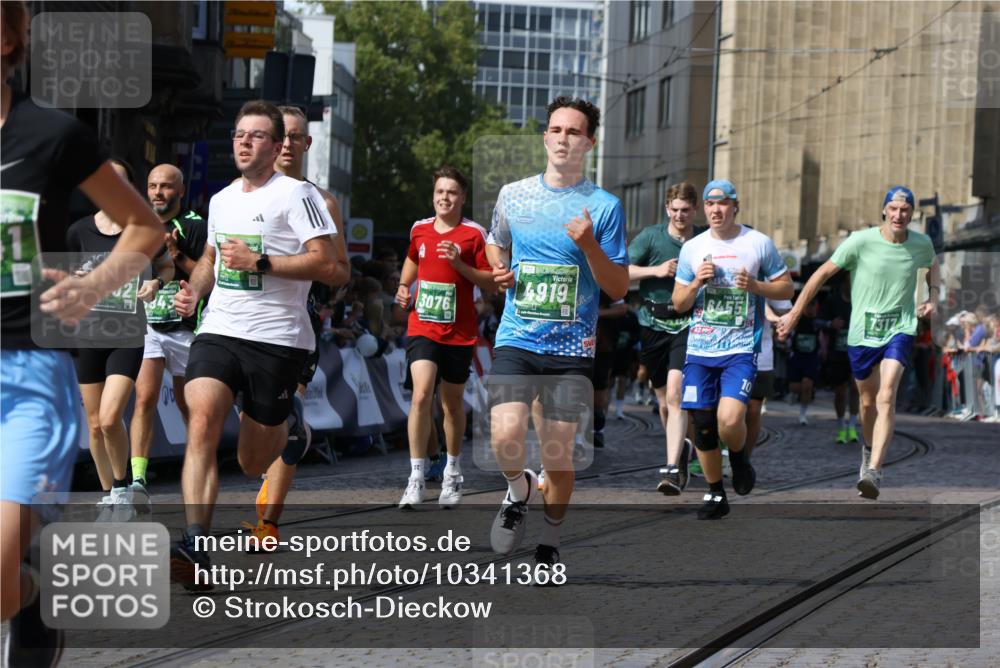 13.09.2026 - 21. swb-Marathon Bremen Strokosch-Dieckow http://msf.ph/oto/10341368 13.09.2026 13:26:49 Ziel 1368, 1649, 2434, 2658, 2779, 3526, 3603, 4077, 5747, 5992, 6230, 6548, 6639, 7626, 8817, 9260, 13195, 531, 946, 2089, 3076, 3302, 3510, 3527, 4327, 4397, 4563, 4919, 5689, 5943, 6314, 6455, 7027, 7246, 7317, 8303, 9150, 9511, 9854, 9878 meine-sportfotos.de