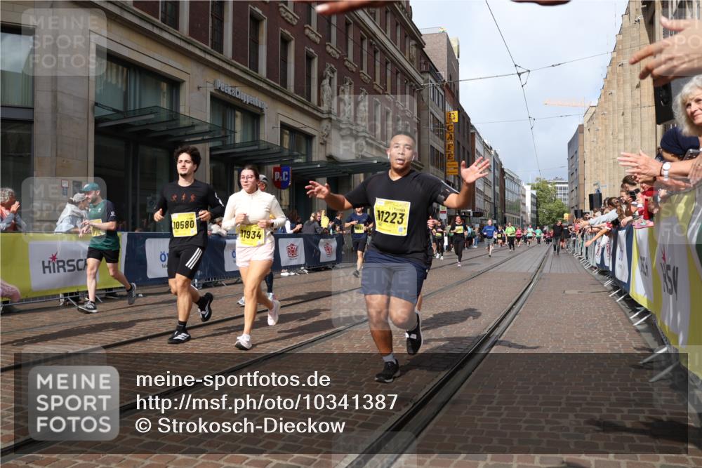 13.09.2026 - 21. swb-Marathon Bremen Strokosch-Dieckow http://msf.ph/oto/10341387 13.09.2026 11:07:35 Ziel 10139, 10595, 10660, 10661, 10674, 10830, 10871, 10937, 11037, 11044, 11378, 11404, 11515, 11643, 11831, 11833, 11958, 12024, 12031, 12066, 12097, 12194, 12248, 12307, 12509, 12511, 12512, 10138, 10205, 10279, 10280, 10363, 10364, 10488, 10501, 10505, 10580, 10695, 10748, 10907, 10935, 11123, 11223, 11246, 11417, 11643, 11759, 11767, 11865, 11899, 11917, 11924, 11934, 12020, 12167, 12168, 12173, 12210, 12266, 12277 meine-sportfotos.de