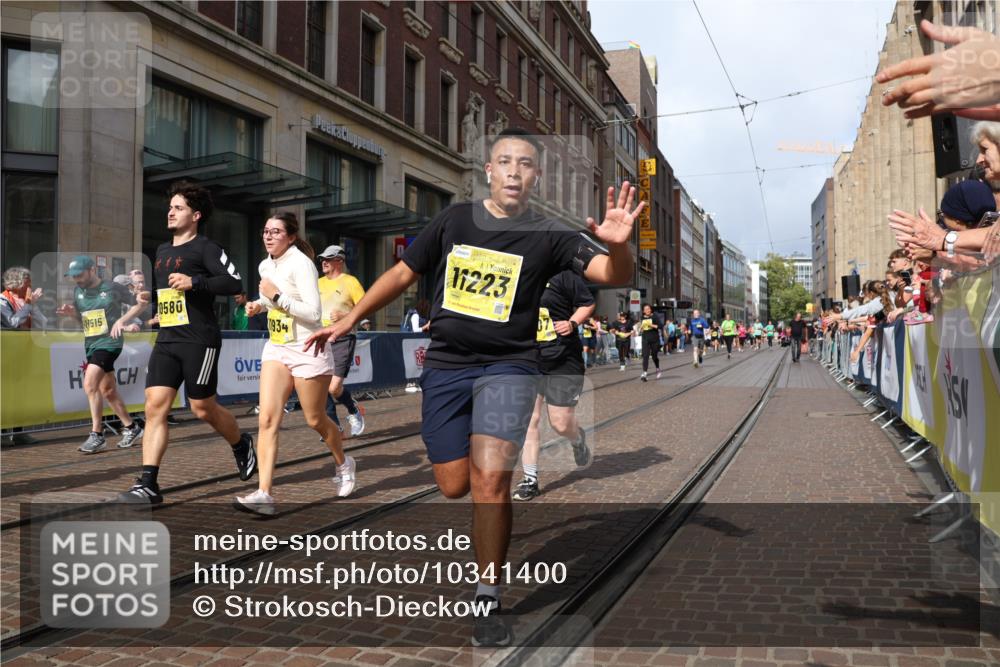 13.09.2026 - 21. swb-Marathon Bremen Strokosch-Dieckow http://msf.ph/oto/10341400 13.09.2026 11:07:35 Ziel 10139, 10595, 10660, 10661, 10674, 10830, 10871, 10937, 11037, 11044, 11378, 11404, 11515, 11643, 11831, 11833, 11958, 12024, 12031, 12066, 12097, 12194, 12248, 12307, 12509, 12511, 12512, 10138, 10205, 10279, 10280, 10363, 10364, 10488, 10501, 10505, 10580, 10695, 10748, 10907, 10935, 11123, 11223, 11246, 11417, 11643, 11759, 11767, 11865, 11899, 11917, 11924, 11934, 12020, 12167, 12168, 12173, 12210, 12266, 12277 meine-sportfotos.de