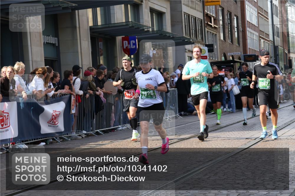 13.09.2026 - 21. swb-Marathon Bremen Strokosch-Dieckow http://msf.ph/oto/10341402 13.09.2026 13:27:49 Ziel 488, 1343, 1456, 1460, 2977, 3114, 3334, 3480, 4506, 5250, 5360, 5462, 5889, 6182, 7926, 8188, 8656, 9067, 9145, 9167, 9168, 9543, 9738, 9881, 13069, 323, 440, 534, 762, 857, 940, 1006, 1373, 1574, 1932, 2345, 2668, 2686, 3013, 3135, 3460, 3521, 3576, 3970, 4106, 4133, 4265, 4421, 4496, 4593, 4744, 5081, 5557, 6067, 6468, 6522, 7042, 7110, 7138, 7358, 8351, 9494, 9727, 13198 meine-sportfotos.de