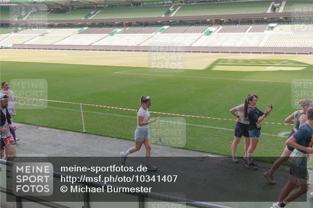 13.09.2026 - 21. swb-Marathon Bremen Michael Burmester http://msf.ph/oto/10341407 13.09.2026 13:23:10 Laufen im Stadion 128, 137, 160, 182, 211, 324, 343, 351, 434, 533, 571, 609, 708, 721, 743, 851, 892, 1157, 1178, 1259, 1331, 1344, 1417, 1597, 1598, 1657, 1669, 1691, 1729, 1746, 1788, 1883, 2213, 2286, 2290, 2433, 2445, 2475, 2495, 2503, 2504, 2526, 2619, 2632, 2652, 2660, 2685, 2711, 2768, 2936, 2964, 2968, 3252, 3282, 3288, 3289, 3292, 3347, 3351, 3364, 3395, 3423, 3447, 3505, 3530, 3559, 3682, 3727, 3770, 3784, 3819, 4020, 4054, 4231, 4406, 4407, 4431, 4466, 4467, 4584, 1506 meine-sportfotos.de