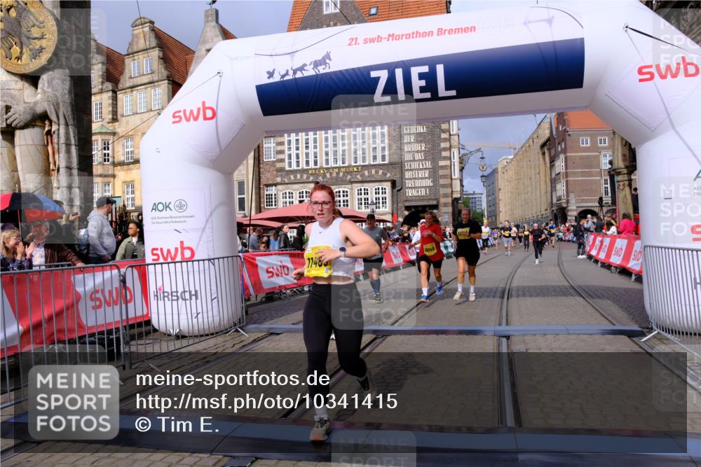 13.09.2026 - 21. swb-Marathon Bremen Tim E. http://msf.ph/oto/10341415 13.09.2026 11:11:07 Ziel 10148, 10163, 10461, 10462, 10547, 10792, 10841, 10911, 11043, 11047, 11237, 11309, 11327, 11335, 11465, 11513, 11583, 11756, 11846 meine-sportfotos.de