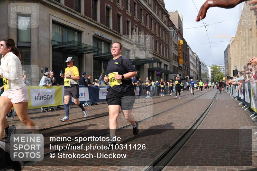 13.09.2026 - 21. swb-Marathon Bremen Strokosch-Dieckow http://msf.ph/oto/10341426 13.09.2026 11:07:36 Ziel 10139, 10404, 10493, 10595, 10660, 10661, 10674, 10830, 10871, 10937, 11037, 11044, 11378, 11404, 11515, 11659, 11831, 11833, 11958, 12024, 12031, 12066, 12097, 12160, 12194, 12248, 12307, 12389, 12511, 12512, 10138, 10205, 10279, 10280, 10363, 10364, 10488, 10501, 10505, 10580, 10695, 10748, 10907, 10935, 11123, 11223, 11246, 11417, 11643, 11759, 11767, 11865, 11899, 11917, 11924, 11934, 12020, 12167, 12168, 12173, 12194, 12210, 12266, 12277 meine-sportfotos.de