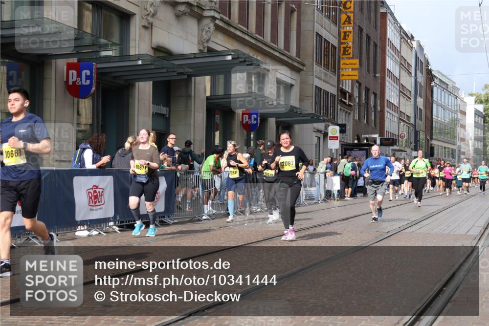 13.09.2026 - 21. swb-Marathon Bremen Strokosch-Dieckow http://msf.ph/oto/10341444 13.09.2026 11:07:37 Ziel 10139, 10404, 10493, 10595, 10660, 10661, 10674, 10767, 10830, 10871, 10937, 11037, 11044, 11378, 11404, 11515, 11659, 11831, 11833, 11958, 12024, 12031, 12066, 12097, 12160, 12248, 12307, 12389, 12511, 12512, 10138, 10205, 10279, 10280, 10363, 10364, 10488, 10501, 10505, 10580, 10595, 10695, 10748, 10907, 10935, 11123, 11223, 11246, 11417, 11643, 11767, 11865, 11899, 11917, 11924, 11934, 12020, 12167, 12168, 12173, 12194, 12210, 12266, 12277 meine-sportfotos.de