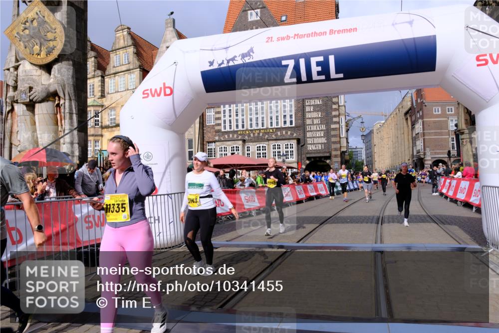 13.09.2026 - 21. swb-Marathon Bremen Tim E. http://msf.ph/oto/10341455 13.09.2026 11:11:11 Ziel 10148, 10163, 10461, 10462, 10527, 10547, 10653, 10792, 10841, 10911, 11043, 11047, 11237, 11327, 11335, 11465, 11483, 11513, 11691, 11756, 11846, 11993, 12401 meine-sportfotos.de