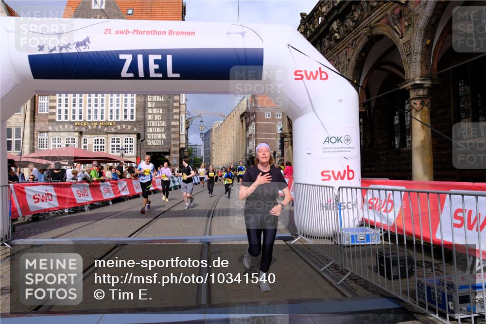 13.09.2026 - 21. swb-Marathon Bremen Tim E. http://msf.ph/oto/10341540 13.09.2026 11:11:13 Ziel 10148, 10163, 10461, 10462, 10527, 10547, 10653, 10792, 10841, 10911, 11043, 11237, 11327, 11335, 11465, 11483, 11513, 11691, 11756, 11993, 12401 meine-sportfotos.de