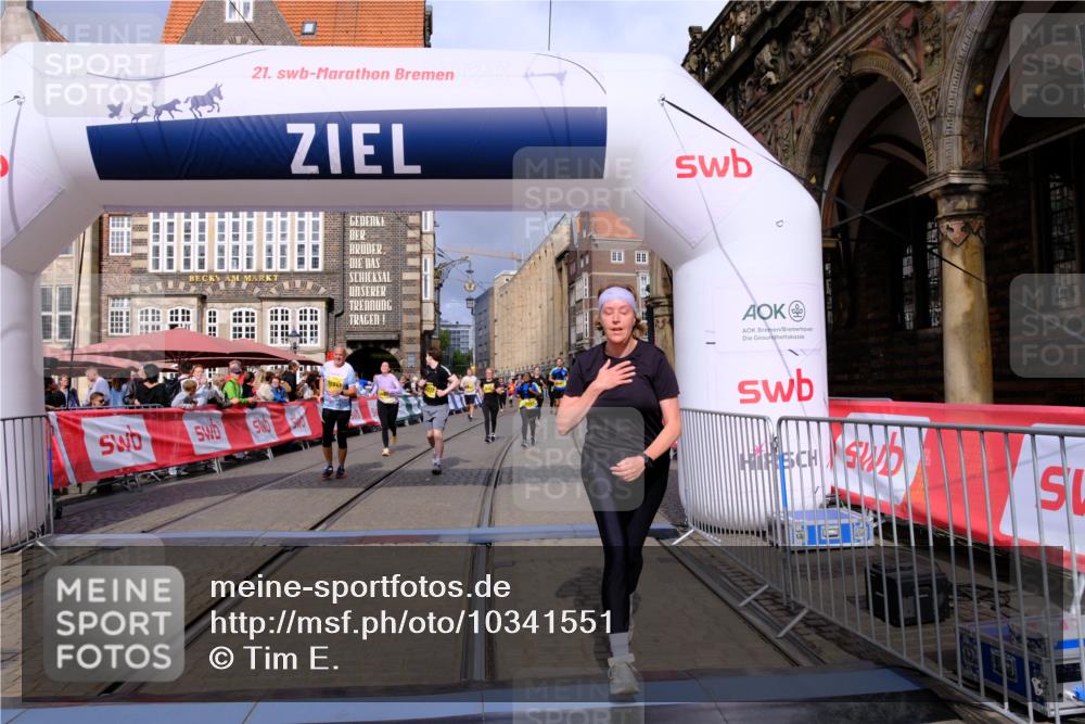 13.09.2026 - 21. swb-Marathon Bremen Tim E. http://msf.ph/oto/10341551 13.09.2026 11:11:13 Ziel 10148, 10163, 10461, 10462, 10527, 10547, 10653, 10792, 10841, 10911, 11043, 11237, 11327, 11335, 11465, 11483, 11513, 11691, 11756, 11993, 12401 meine-sportfotos.de