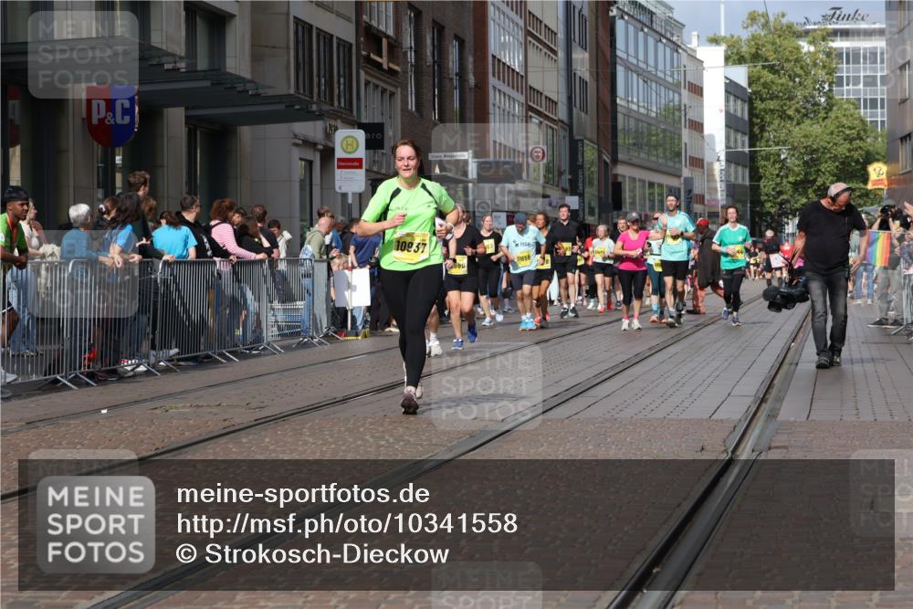 13.09.2026 - 21. swb-Marathon Bremen Strokosch-Dieckow http://msf.ph/oto/10341558 13.09.2026 11:07:40 Ziel 10139, 10404, 10493, 10660, 10661, 10674, 10767, 10830, 10859, 10871, 10937, 11044, 11378, 11404, 11515, 11659, 11831, 11833, 11958, 12024, 12031, 12066, 12097, 12160, 12248, 12384, 12389, 12511, 12512, 10138, 10205, 10279, 10280, 10363, 10364, 10501, 10505, 10580, 10595, 10695, 10748, 10907, 10935, 11037, 11123, 11223, 11417, 11643, 11767, 11865, 11899, 11917, 11924, 11934, 12020, 12167, 12168, 12173, 12194, 12210, 12277, 12307 meine-sportfotos.de