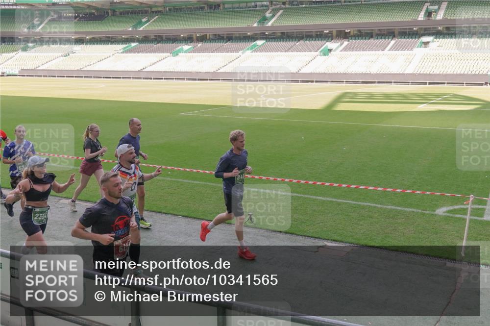 13.09.2026 - 21. swb-Marathon Bremen Michael Burmester http://msf.ph/oto/10341565 13.09.2026 13:23:37 Laufen im Stadion 137, 160, 182, 211, 324, 434, 533, 548, 571, 609, 708, 721, 739, 743, 752, 892, 1157, 1178, 1259, 1273, 1331, 1471, 1597, 1598, 1657, 1691, 1746, 1788, 1883, 1944, 2213, 2252, 2286, 2312, 2433, 2445, 2465, 2475, 2483, 2495, 2503, 2504, 2526, 2571, 2619, 2685, 2711, 2768, 2776, 2936, 2968, 3252, 3282, 3288, 3289, 3292, 3312, 3347, 3351, 3364, 3381, 3395, 3423, 3447, 3505, 3530, 3559, 3727, 3770, 3784, 3819, 4020, 4054, 4231, 4406, 4407, 4431, 4466, 4467, 4584, 1506 meine-sportfotos.de