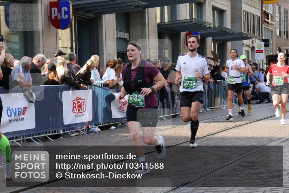 13.09.2026 - 21. swb-Marathon Bremen Strokosch-Dieckow http://msf.ph/oto/10341588 13.09.2026 13:27:55 Ziel 178, 210, 1343, 1380, 1460, 2047, 2977, 3114, 3294, 3334, 3597, 4506, 5250, 5360, 5889, 6182, 7926, 8429, 8570, 8656, 9064, 9167, 9168, 9543, 9549, 9738, 9881, 440, 488, 534, 762, 857, 1456, 1932, 2686, 3013, 3135, 3460, 3480, 3576, 3970, 4106, 4133, 4265, 4421, 4496, 4593, 4744, 5081, 5462, 5557, 6067, 6468, 6522, 7042, 7138, 7358, 8188, 8351, 9067, 9145, 9494, 9727, 13069, 13198 meine-sportfotos.de