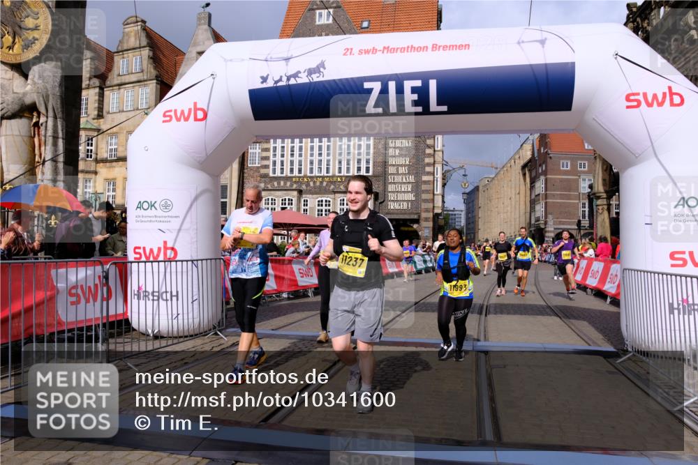 13.09.2026 - 21. swb-Marathon Bremen Tim E. http://msf.ph/oto/10341600 13.09.2026 11:11:16 Ziel 10148, 10163, 10313, 10461, 10462, 10527, 10547, 10644, 10653, 10792, 10841, 11043, 11141, 11237, 11335, 11465, 11483, 11691, 11756, 11993, 12401, 12507 meine-sportfotos.de