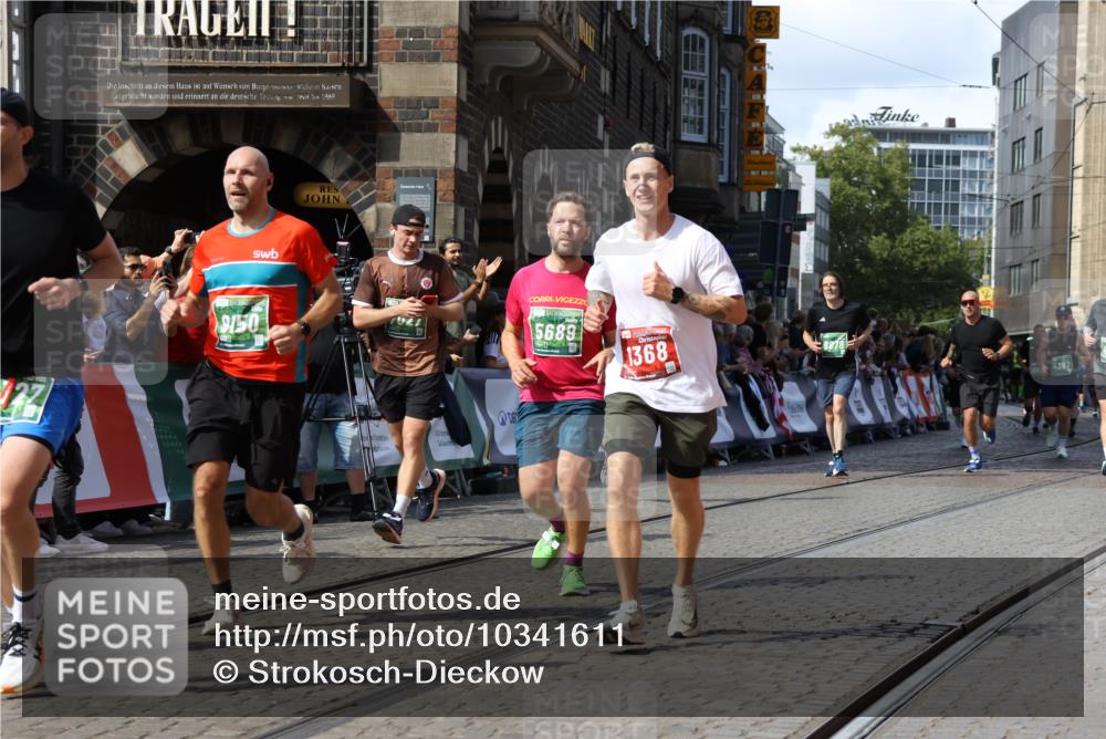 13.09.2026 - 21. swb-Marathon Bremen Strokosch-Dieckow http://msf.ph/oto/10341611 13.09.2026 13:26:56 Ziel 1368, 2779, 3526, 3603, 3852, 4077, 4598, 6289, 6375, 6548, 8112, 9260, 13195, 1493, 1494, 2454, 3527, 4121, 4327, 4397, 4563, 5689, 6776, 7027, 7072, 7849, 9150, 9511, 9854, 9878 meine-sportfotos.de