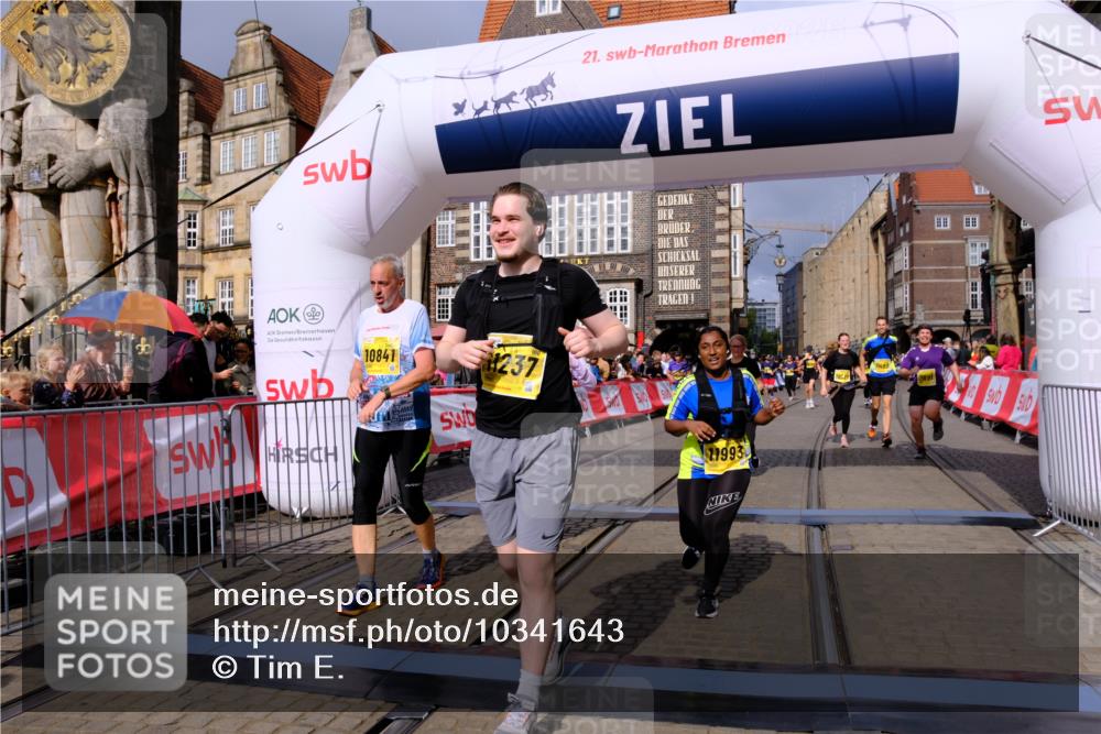13.09.2026 - 21. swb-Marathon Bremen Tim E. http://msf.ph/oto/10341643 13.09.2026 11:11:17 Ziel 10148, 10163, 10313, 10527, 10547, 10644, 10653, 10792, 10841, 11043, 11141, 11237, 11335, 11465, 11483, 11691, 11756, 11993, 12401, 12507 meine-sportfotos.de