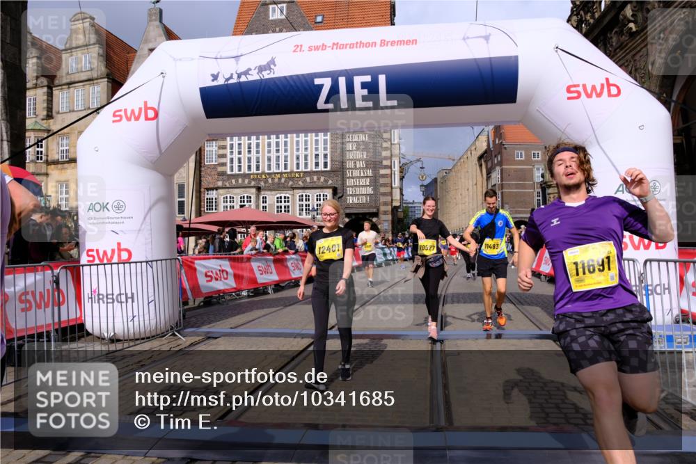 13.09.2026 - 21. swb-Marathon Bremen Tim E. http://msf.ph/oto/10341685 13.09.2026 11:11:19 Ziel 10148, 10163, 10313, 10527, 10547, 10644, 10653, 10792, 10841, 11043, 11062, 11141, 11237, 11335, 11483, 11679, 11691, 11756, 11993, 12401, 12507 meine-sportfotos.de