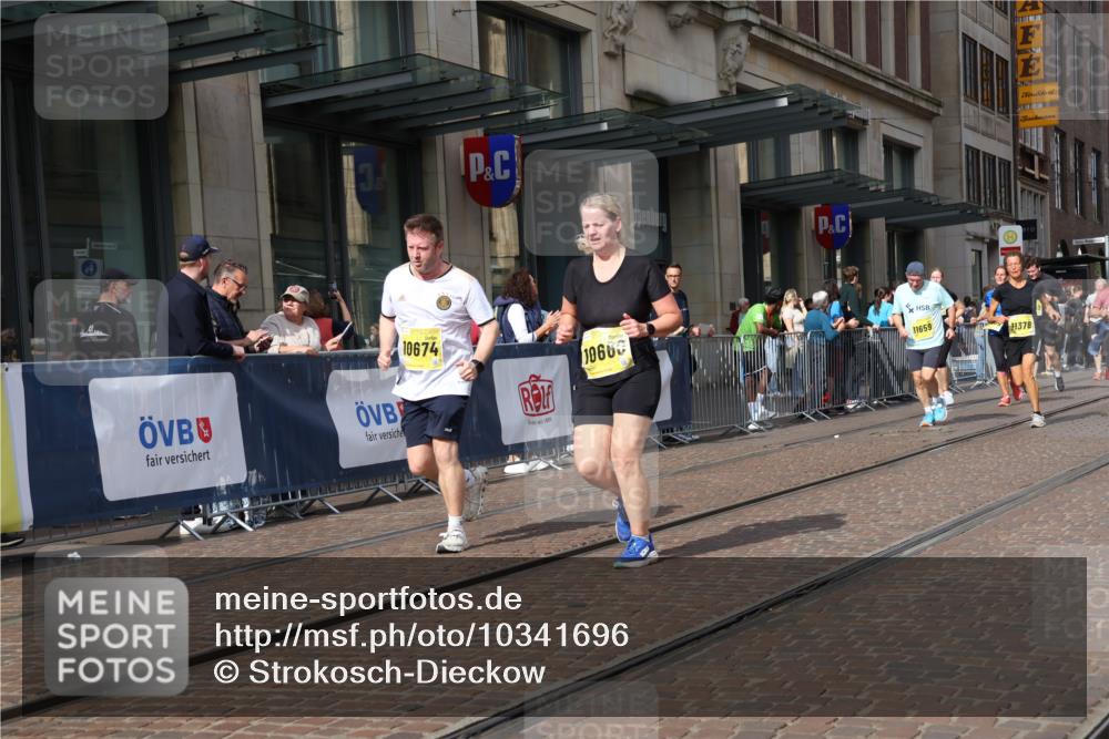 13.09.2026 - 21. swb-Marathon Bremen Strokosch-Dieckow http://msf.ph/oto/10341696 13.09.2026 11:07:48 Ziel 10135, 10139, 10188, 10404, 10493, 10660, 10767, 10793, 10851, 10859, 11032, 11044, 11263, 11378, 11404, 11659, 11831, 11833, 11958, 12031, 12066, 12160, 12248, 12325, 12384, 12389, 10138, 10279, 10280, 10363, 10364, 10501, 10505, 10580, 10595, 10661, 10674, 10830, 10871, 10907, 10935, 10937, 11037, 11223, 11515, 11643, 11899, 11924, 11934, 12024, 12097, 12167, 12168, 12194, 12277, 12307, 12511, 12512 meine-sportfotos.de