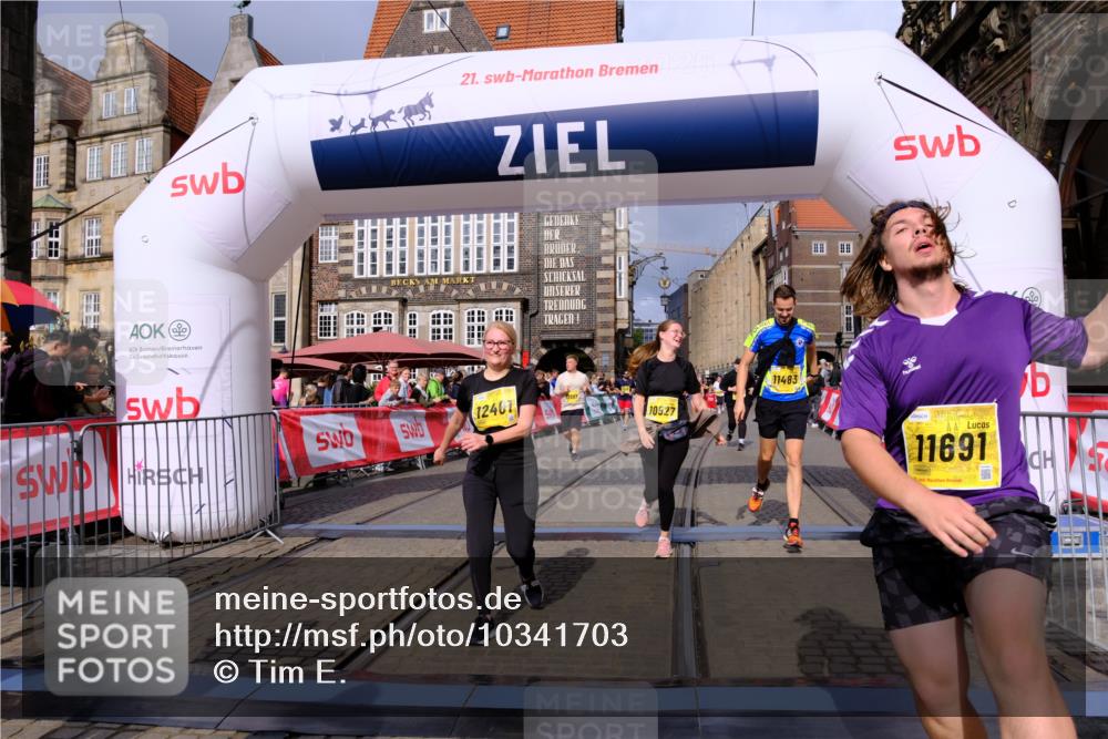 13.09.2026 - 21. swb-Marathon Bremen Tim E. http://msf.ph/oto/10341703 13.09.2026 11:11:19 Ziel 10148, 10163, 10313, 10527, 10547, 10644, 10653, 10792, 10841, 11043, 11062, 11141, 11237, 11335, 11483, 11679, 11691, 11756, 11993, 12401, 12507 meine-sportfotos.de