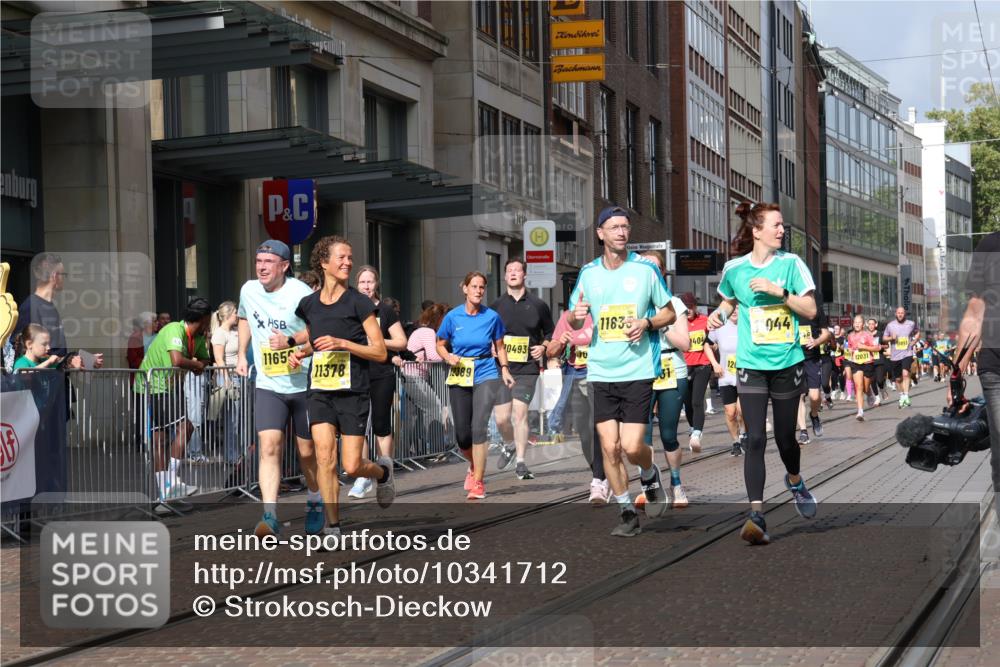 13.09.2026 - 21. swb-Marathon Bremen Strokosch-Dieckow http://msf.ph/oto/10341712 13.09.2026 11:07:49 Ziel 10135, 10139, 10188, 10404, 10493, 10660, 10767, 10793, 10851, 10859, 11032, 11044, 11263, 11378, 11404, 11659, 11831, 11833, 11958, 12031, 12066, 12160, 12248, 12325, 12384, 12389, 10138, 10279, 10280, 10363, 10364, 10501, 10505, 10580, 10595, 10661, 10674, 10830, 10871, 10907, 10935, 10937, 11037, 11223, 11515, 11643, 11899, 11924, 11934, 12024, 12097, 12167, 12168, 12194, 12277, 12307, 12511, 12512 meine-sportfotos.de