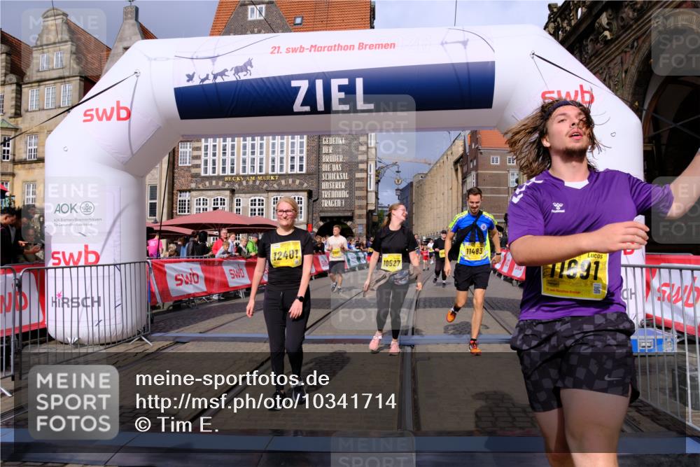 13.09.2026 - 21. swb-Marathon Bremen Tim E. http://msf.ph/oto/10341714 13.09.2026 11:11:19 Ziel 10148, 10163, 10313, 10527, 10547, 10644, 10653, 10792, 10841, 11043, 11062, 11141, 11237, 11335, 11483, 11679, 11691, 11756, 11993, 12401, 12507 meine-sportfotos.de