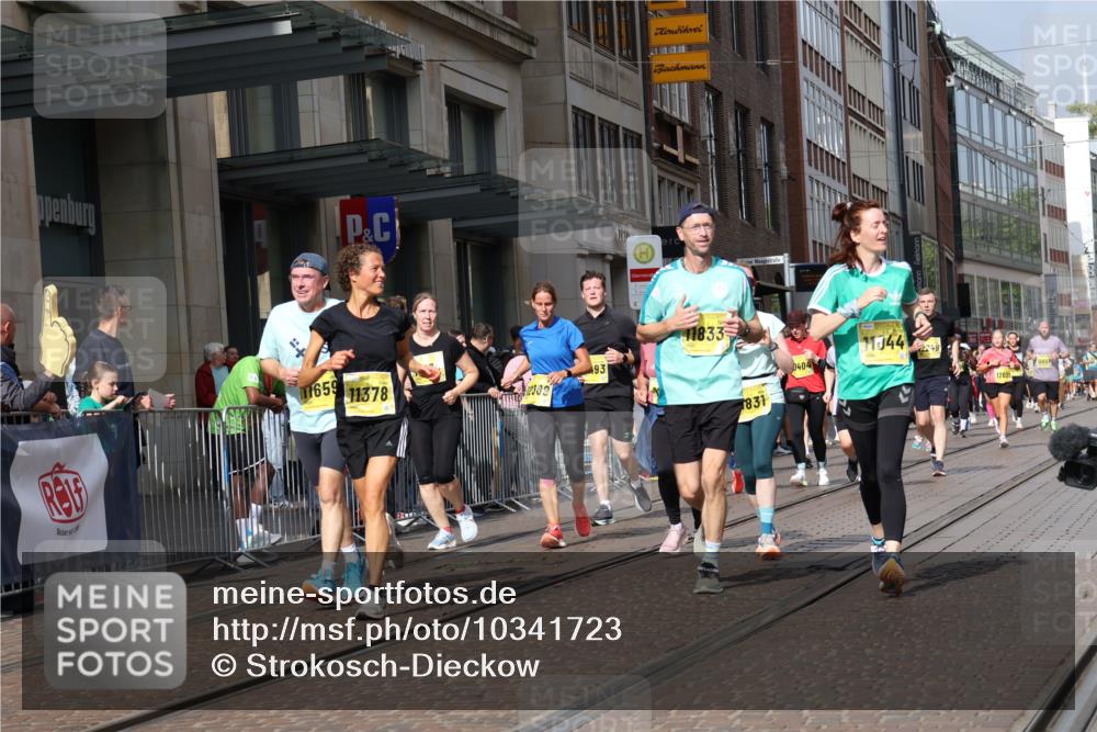 13.09.2026 - 21. swb-Marathon Bremen Strokosch-Dieckow http://msf.ph/oto/10341723 13.09.2026 11:07:49 Ziel 10135, 10139, 10188, 10404, 10493, 10660, 10767, 10793, 10851, 10859, 11032, 11044, 11263, 11378, 11404, 11659, 11831, 11833, 11958, 12031, 12066, 12160, 12248, 12325, 12384, 12389, 10138, 10279, 10280, 10363, 10364, 10501, 10505, 10580, 10595, 10661, 10674, 10830, 10871, 10907, 10935, 10937, 11037, 11223, 11515, 11643, 11899, 11924, 11934, 12024, 12097, 12167, 12168, 12194, 12277, 12307, 12511, 12512 meine-sportfotos.de