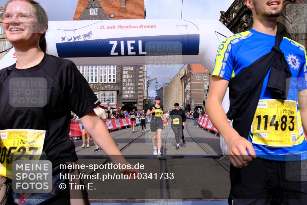 13.09.2026 - 21. swb-Marathon Bremen Tim E. http://msf.ph/oto/10341733 13.09.2026 11:11:22 Ziel 10163, 10313, 10527, 10611, 10644, 10653, 10792, 10841, 11043, 11062, 11141, 11237, 11483, 11679, 11691, 11993, 12396, 12401, 12507 meine-sportfotos.de
