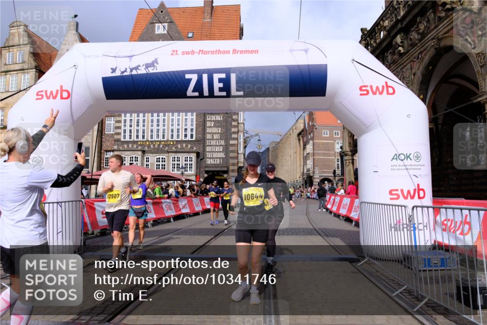 13.09.2026 - 21. swb-Marathon Bremen Tim E. http://msf.ph/oto/10341746 13.09.2026 11:11:23 Ziel 10313, 10527, 10611, 10644, 10653, 10792, 10841, 11043, 11062, 11141, 11237, 11483, 11679, 11691, 11993, 12396, 12401, 12507 meine-sportfotos.de