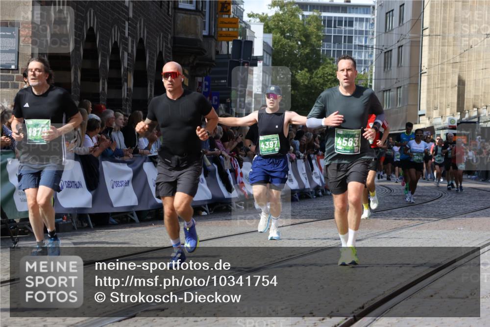 13.09.2026 - 21. swb-Marathon Bremen Strokosch-Dieckow http://msf.ph/oto/10341754 13.09.2026 13:27:00 Ziel 1368, 2779, 3526, 3852, 3893, 4077, 4441, 4598, 5054, 5937, 6289, 6375, 6548, 6580, 8112, 9260, 9551, 13097, 1493, 1494, 2454, 3273, 4121, 4397, 4558, 4563, 6776, 7072, 7849, 8219, 9159, 9343, 9511, 9854, 9878, 10112, 10113 meine-sportfotos.de
