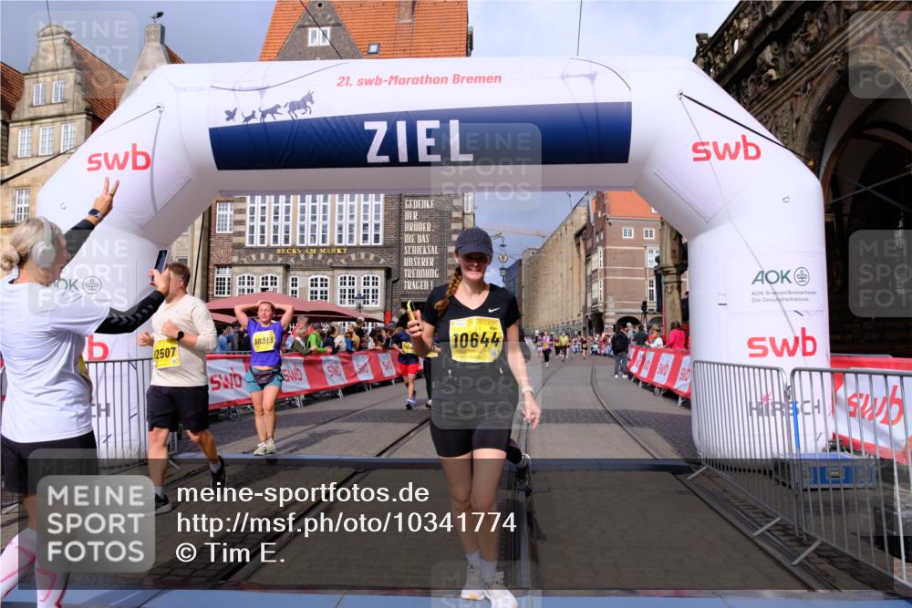 13.09.2026 - 21. swb-Marathon Bremen Tim E. http://msf.ph/oto/10341774 13.09.2026 11:11:23 Ziel 10313, 10527, 10611, 10644, 10653, 10792, 10841, 11043, 11062, 11141, 11237, 11483, 11679, 11691, 11993, 12396, 12401, 12507 meine-sportfotos.de