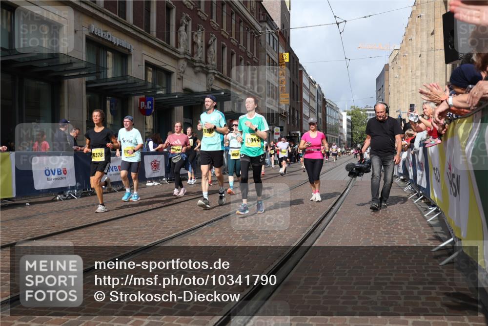 13.09.2026 - 21. swb-Marathon Bremen Strokosch-Dieckow http://msf.ph/oto/10341790 13.09.2026 11:07:52 Ziel 10135, 10139, 10188, 10404, 10493, 10767, 10793, 10851, 10859, 11032, 11044, 11263, 11378, 11404, 11509, 11659, 11831, 11833, 11958, 12031, 12066, 12160, 12248, 12315, 12325, 12384, 12389, 10138, 10279, 10280, 10363, 10364, 10501, 10505, 10580, 10595, 10660, 10661, 10674, 10830, 10871, 10907, 10935, 10937, 11037, 11223, 11515, 11643, 11899, 11924, 11934, 12024, 12097, 12167, 12168, 12194, 12277, 12307, 12511, 12512 meine-sportfotos.de
