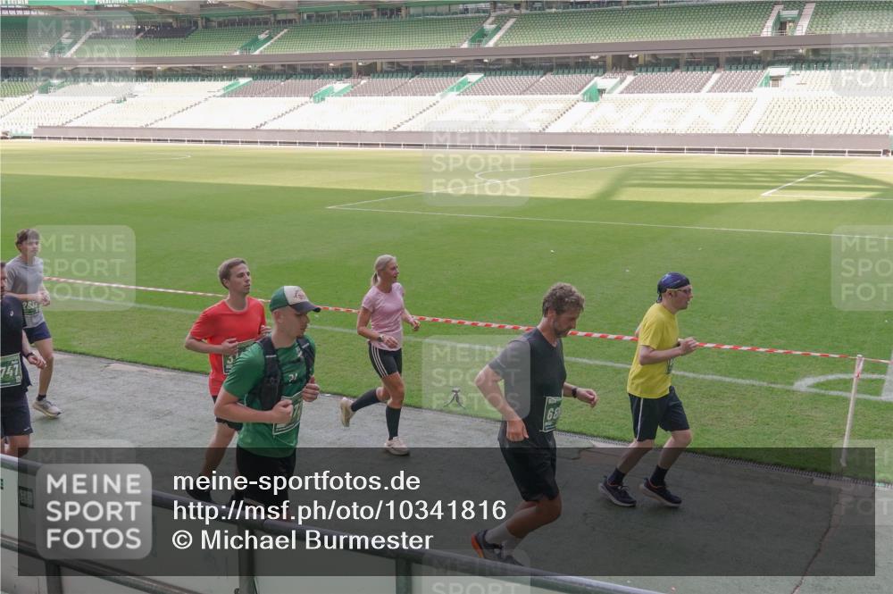 13.09.2026 - 21. swb-Marathon Bremen Michael Burmester http://msf.ph/oto/10341816 13.09.2026 13:24:19 Laufen im Stadion 137, 182, 213, 294, 324, 434, 505, 533, 548, 609, 708, 721, 723, 739, 743, 752, 892, 1178, 1273, 1331, 1463, 1471, 1491, 1515, 1597, 1598, 1746, 1788, 1944, 2095, 2211, 2213, 2252, 2267, 2271, 2286, 2312, 2323, 2433, 2445, 2465, 2475, 2483, 2495, 2497, 2503, 2506, 2526, 2554, 2571, 2644, 2768, 2776, 2833, 2936, 2968, 3005, 3211, 3252, 3282, 3288, 3289, 3292, 3298, 3306, 3312, 3347, 3364, 3381, 3390, 3395, 3423, 3447, 3505, 3559, 3727, 3770, 3819, 4231, 4466, 4467 meine-sportfotos.de