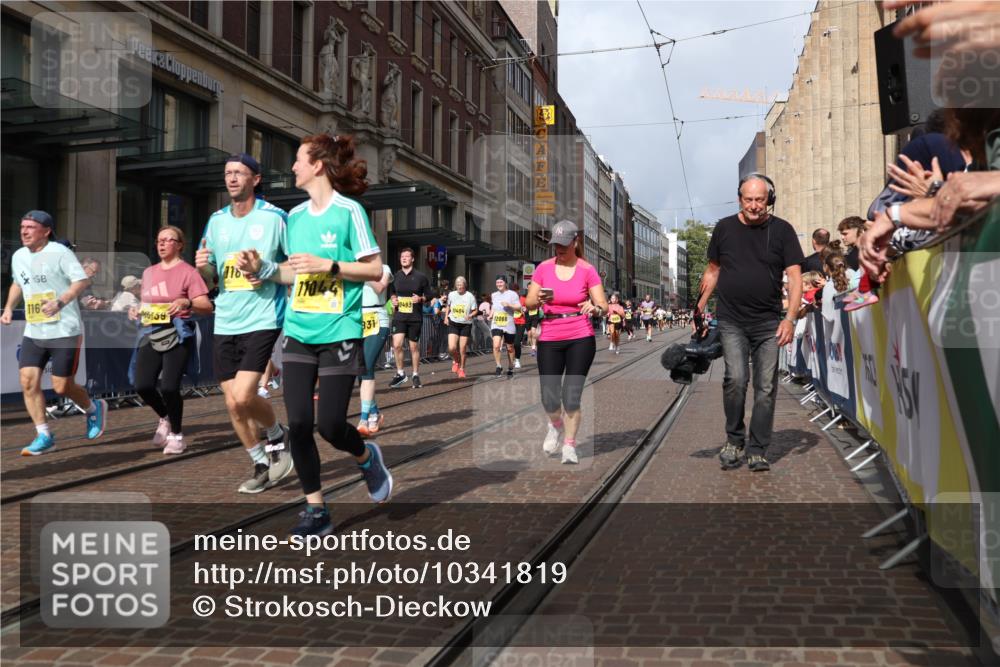 13.09.2026 - 21. swb-Marathon Bremen Strokosch-Dieckow http://msf.ph/oto/10341819 13.09.2026 11:07:53 Ziel 10135, 10139, 10188, 10404, 10493, 10767, 10793, 10851, 10859, 11032, 11044, 11263, 11378, 11404, 11509, 11659, 11831, 11833, 11958, 12031, 12066, 12160, 12248, 12315, 12325, 12384, 12389, 10279, 10280, 10363, 10364, 10501, 10505, 10580, 10595, 10660, 10661, 10674, 10830, 10871, 10907, 10935, 10937, 11037, 11223, 11515, 11643, 11899, 11924, 11934, 12024, 12097, 12167, 12168, 12194, 12277, 12307, 12511, 12512 meine-sportfotos.de
