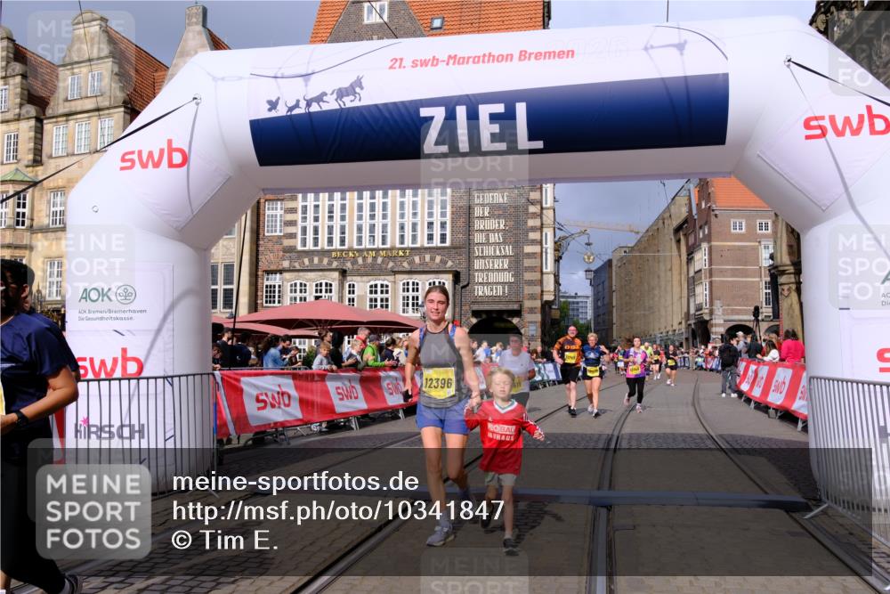 13.09.2026 - 21. swb-Marathon Bremen Tim E. http://msf.ph/oto/10341847 13.09.2026 11:11:28 Ziel 10313, 10419, 10527, 10611, 10644, 10653, 11062, 11141, 11231, 11458, 11483, 11679, 11691, 11745, 11993, 12148, 12396, 12401, 12507 meine-sportfotos.de