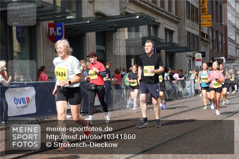 13.09.2026 - 21. swb-Marathon Bremen Strokosch-Dieckow http://msf.ph/oto/10341860 13.09.2026 11:07:56 Ziel 10135, 10188, 10404, 10493, 10767, 10793, 10851, 10859, 11032, 11044, 11124, 11263, 11378, 11404, 11509, 11659, 11831, 11833, 11958, 12073, 12160, 12164, 12248, 12315, 12325, 12384, 12389, 10139, 10363, 10364, 10580, 10595, 10660, 10661, 10674, 10830, 10871, 10907, 10935, 10937, 11037, 11044, 11223, 11378, 11515, 11643, 11924, 11934, 12024, 12031, 12066, 12097, 12167, 12168, 12194, 12307, 12511, 12512 meine-sportfotos.de
