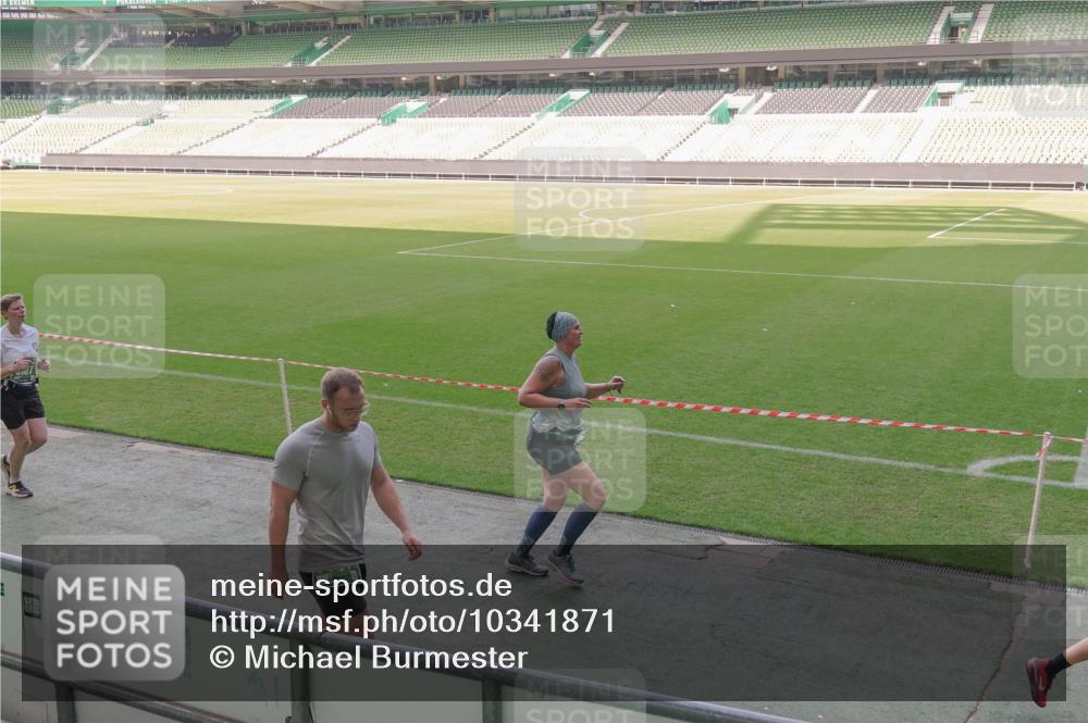 13.09.2026 - 21. swb-Marathon Bremen Michael Burmester http://msf.ph/oto/10341871 13.09.2026 13:24:27 Laufen im Stadion 137, 182, 213, 294, 324, 434, 505, 533, 548, 609, 708, 721, 723, 739, 743, 752, 892, 1273, 1331, 1463, 1471, 1491, 1504, 1515, 1597, 1598, 1746, 1830, 1944, 2095, 2211, 2252, 2267, 2271, 2286, 2312, 2323, 2354, 2433, 2445, 2465, 2475, 2483, 2495, 2497, 2503, 2506, 2554, 2571, 2644, 2768, 2776, 2833, 2896, 2936, 2968, 3005, 3142, 3211, 3252, 3282, 3288, 3289, 3292, 3298, 3306, 3312, 3347, 3364, 3381, 3390, 3395, 3423, 3447, 3559, 3727, 3770, 3819, 4231, 4466, 4467 meine-sportfotos.de