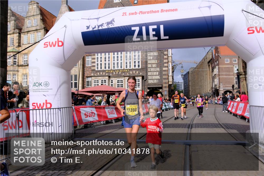 13.09.2026 - 21. swb-Marathon Bremen Tim E. http://msf.ph/oto/10341878 13.09.2026 11:11:29 Ziel 10313, 10419, 10527, 10611, 10644, 11062, 11141, 11231, 11458, 11483, 11679, 11691, 11745, 12148, 12396, 12401, 12507 meine-sportfotos.de