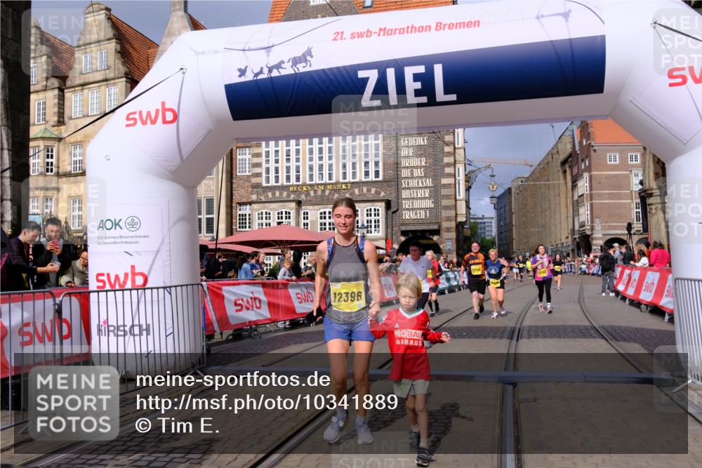 13.09.2026 - 21. swb-Marathon Bremen Tim E. http://msf.ph/oto/10341889 13.09.2026 11:11:29 Ziel 10313, 10419, 10527, 10611, 10644, 11062, 11141, 11231, 11458, 11483, 11679, 11691, 11745, 12148, 12396, 12401, 12507 meine-sportfotos.de