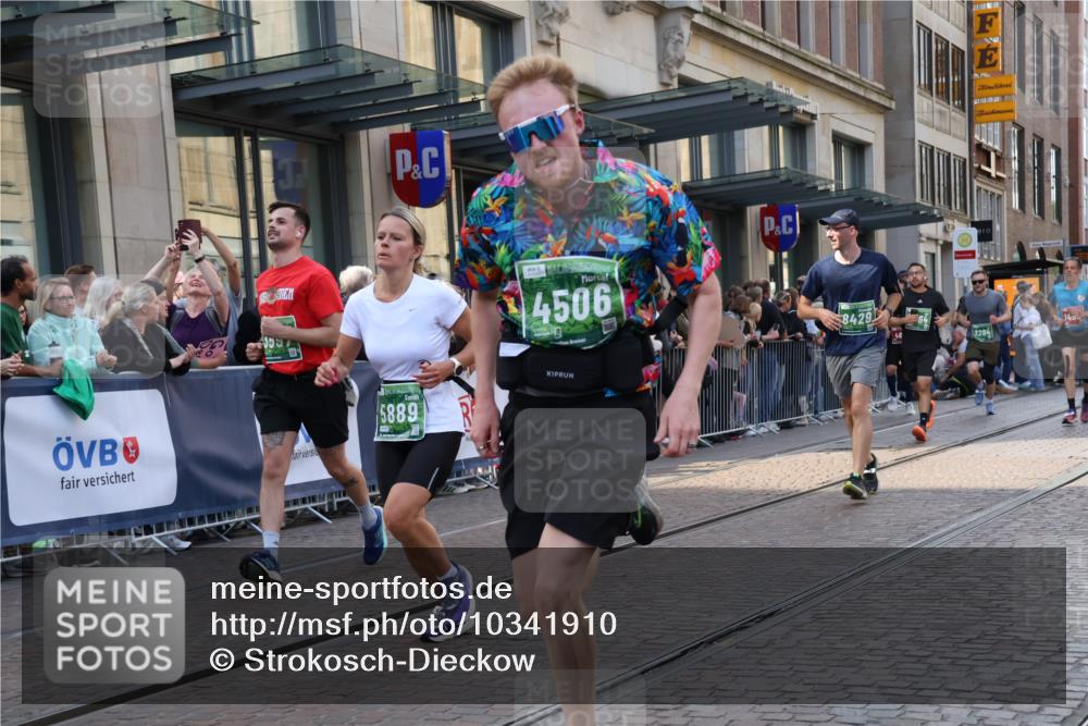 13.09.2026 - 21. swb-Marathon Bremen Strokosch-Dieckow http://msf.ph/oto/10341910 13.09.2026 13:28:03 Ziel 178, 210, 1239, 1380, 1460, 2047, 2764, 2977, 3028, 3114, 3294, 3334, 3597, 4250, 4506, 5250, 5360, 5683, 5889, 6182, 8429, 8483, 8570, 9064, 9167, 9168, 9543, 9549, 9738, 9881, 440, 488, 534, 762, 1343, 1456, 1932, 3135, 3480, 3576, 3970, 4106, 4133, 4265, 4496, 4744, 5462, 6468, 6522, 7042, 7138, 7358, 7926, 8188, 8351, 8656, 9067, 9145, 9494, 13069, 13198 meine-sportfotos.de