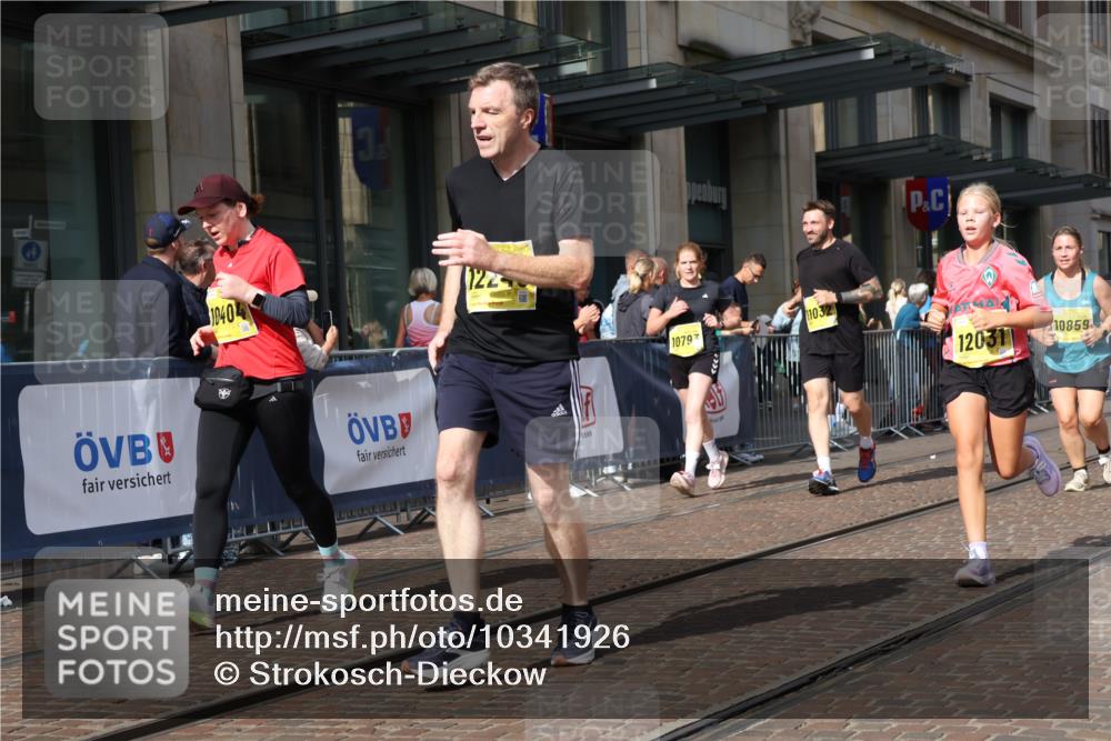 13.09.2026 - 21. swb-Marathon Bremen Strokosch-Dieckow http://msf.ph/oto/10341926 13.09.2026 11:07:57 Ziel 10135, 10188, 10404, 10493, 10767, 10793, 10851, 10859, 11032, 11124, 11263, 11404, 11509, 11560, 11561, 11659, 11831, 11833, 11958, 12073, 12160, 12164, 12248, 12315, 12325, 12384, 12389, 10139, 10363, 10364, 10580, 10595, 10660, 10661, 10674, 10830, 10871, 10907, 10935, 10937, 11037, 11044, 11223, 11378, 11515, 11643, 11833, 11924, 11934, 12024, 12031, 12066, 12097, 12167, 12168, 12194, 12307, 12511, 12512 meine-sportfotos.de