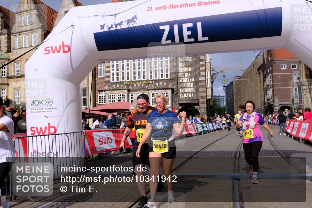13.09.2026 - 21. swb-Marathon Bremen Tim E. http://msf.ph/oto/10341942 13.09.2026 11:11:33 Ziel 10313, 10419, 10611, 10644, 11036, 11062, 11141, 11216, 11231, 11458, 11679, 11745, 11870, 12126, 12148, 12396, 12464, 12507 meine-sportfotos.de