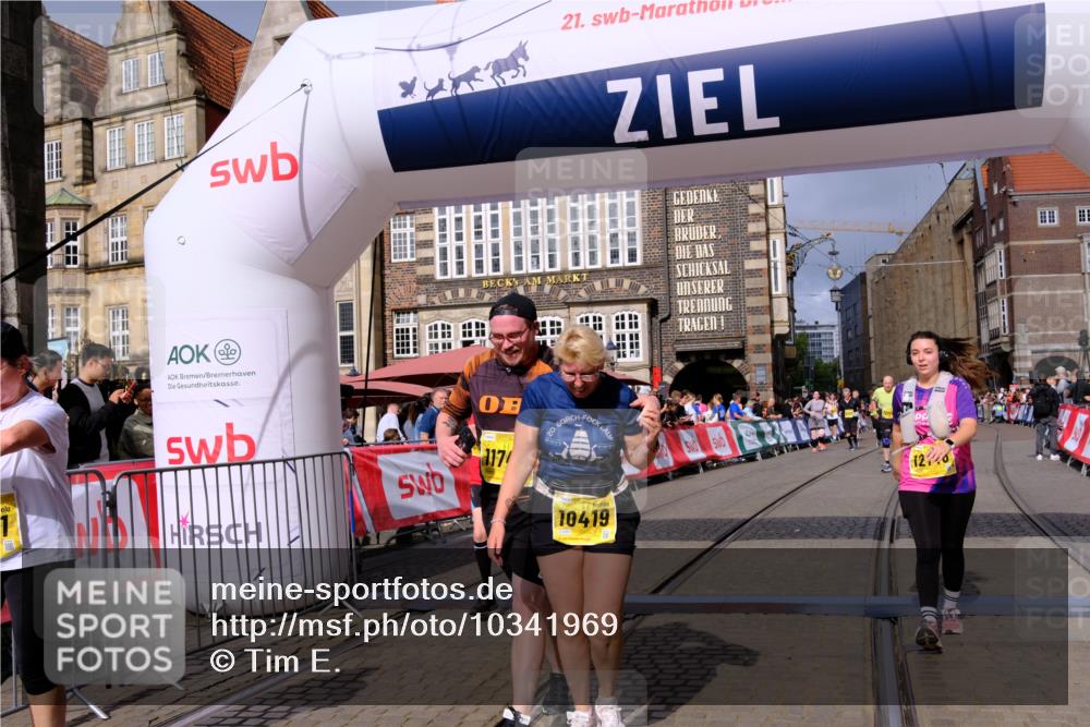 13.09.2026 - 21. swb-Marathon Bremen Tim E. http://msf.ph/oto/10341969 13.09.2026 11:11:33 Ziel 10313, 10419, 10611, 10644, 11036, 11062, 11141, 11216, 11231, 11458, 11679, 11745, 11870, 12126, 12148, 12396, 12464, 12507 meine-sportfotos.de