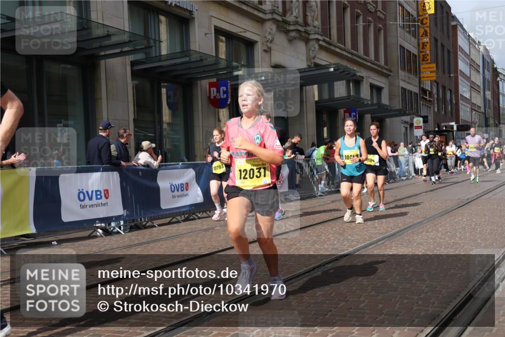 13.09.2026 - 21. swb-Marathon Bremen Strokosch-Dieckow http://msf.ph/oto/10341970 13.09.2026 11:07:58 Ziel 10135, 10188, 10404, 10493, 10767, 10793, 10851, 10859, 11032, 11124, 11263, 11404, 11509, 11560, 11561, 11659, 11831, 11958, 11968, 12073, 12160, 12164, 12248, 12315, 12325, 12384, 12389, 12410, 10139, 10580, 10595, 10660, 10661, 10674, 10830, 10871, 10935, 10937, 11037, 11044, 11223, 11378, 11404, 11515, 11643, 11833, 11924, 11934, 11958, 12024, 12031, 12066, 12097, 12194, 12307, 12511, 12512 meine-sportfotos.de