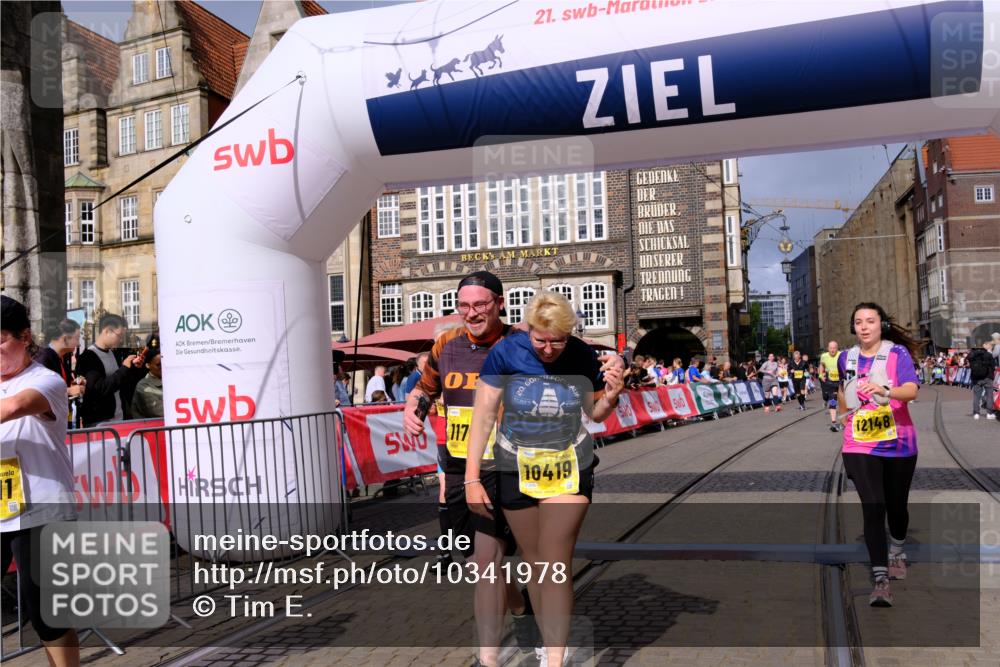 13.09.2026 - 21. swb-Marathon Bremen Tim E. http://msf.ph/oto/10341978 13.09.2026 11:11:33 Ziel 10313, 10419, 10611, 10644, 11036, 11062, 11141, 11216, 11231, 11458, 11679, 11745, 11870, 12126, 12148, 12396, 12464, 12507 meine-sportfotos.de