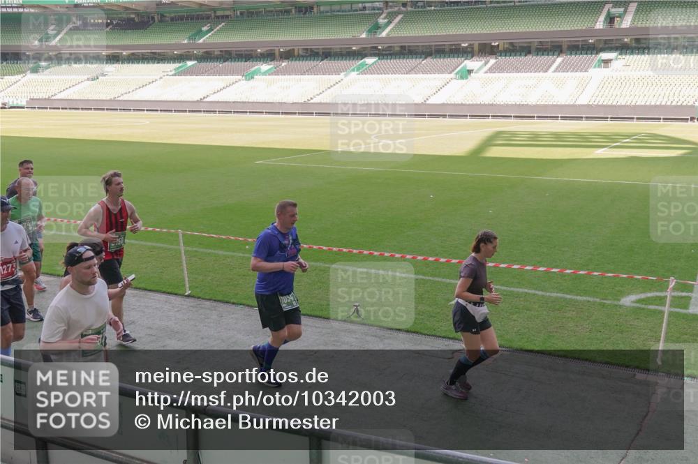 13.09.2026 - 21. swb-Marathon Bremen Michael Burmester http://msf.ph/oto/10342003 13.09.2026 13:24:50 Laufen im Stadion 137, 182, 213, 294, 324, 434, 505, 543, 548, 721, 723, 739, 743, 752, 815, 818, 966, 1273, 1410, 1459, 1463, 1471, 1491, 1504, 1515, 1561, 1597, 1598, 1830, 1944, 1953, 2058, 2059, 2095, 2211, 2252, 2267, 2271, 2286, 2308, 2312, 2323, 2354, 2445, 2465, 2483, 2495, 2497, 2503, 2506, 2554, 2571, 2591, 2644, 2752, 2762, 2768, 2776, 2833, 2878, 2896, 2936, 2968, 2981, 3005, 3142, 3211, 3259, 3282, 3288, 3289, 3292, 3298, 3306, 3312, 3329, 3364, 3381, 3390, 3395, 3770, 4466 meine-sportfotos.de
