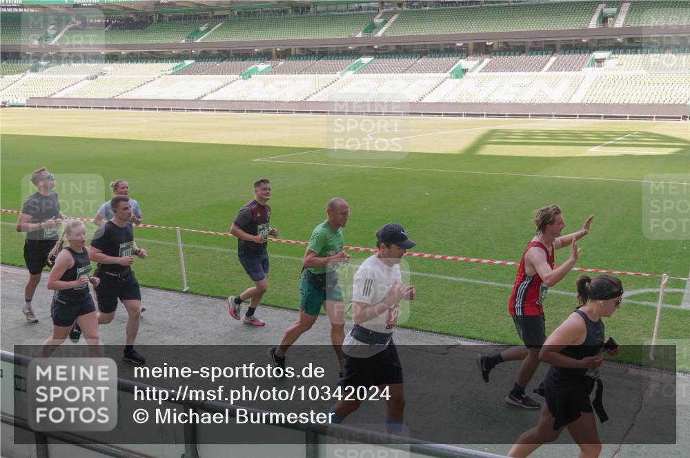 13.09.2026 - 21. swb-Marathon Bremen Michael Burmester http://msf.ph/oto/10342024 13.09.2026 13:24:52 Laufen im Stadion 137, 182, 213, 294, 324, 434, 505, 543, 548, 721, 723, 739, 743, 752, 815, 818, 966, 1273, 1410, 1443, 1459, 1463, 1471, 1491, 1504, 1515, 1561, 1597, 1598, 1830, 1944, 1953, 2058, 2059, 2095, 2211, 2252, 2267, 2271, 2286, 2308, 2312, 2323, 2354, 2445, 2465, 2483, 2495, 2497, 2503, 2506, 2554, 2571, 2591, 2644, 2752, 2762, 2768, 2776, 2833, 2878, 2896, 2936, 2968, 2981, 3005, 3142, 3211, 3259, 3282, 3288, 3289, 3292, 3298, 3306, 3312, 3329, 3364, 3381, 3390, 3395, 3770 meine-sportfotos.de