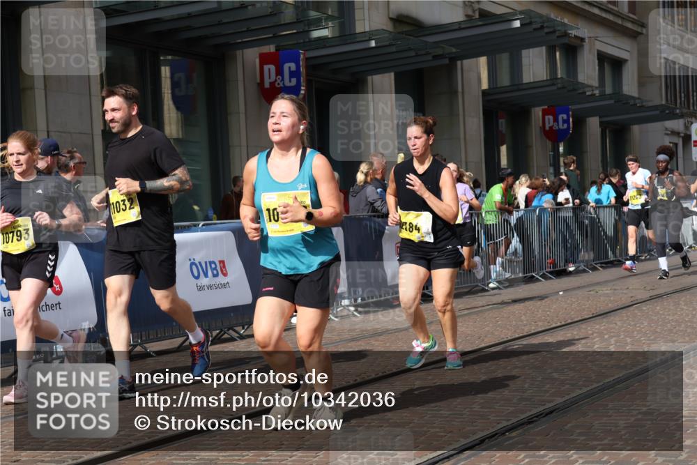 13.09.2026 - 21. swb-Marathon Bremen Strokosch-Dieckow http://msf.ph/oto/10342036 13.09.2026 11:08:00 Ziel 10135, 10188, 10404, 10493, 10767, 10793, 10851, 10859, 11032, 11124, 11263, 11509, 11560, 11561, 11659, 11831, 11888, 11968, 12073, 12160, 12164, 12248, 12315, 12325, 12384, 12389, 12410, 10139, 10595, 10660, 10661, 10674, 10830, 10871, 10937, 11037, 11044, 11378, 11404, 11515, 11643, 11831, 11833, 11958, 12024, 12031, 12066, 12097, 12194, 12248, 12307, 12511, 12512 meine-sportfotos.de