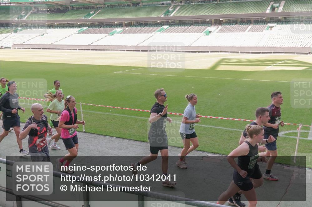 13.09.2026 - 21. swb-Marathon Bremen Michael Burmester http://msf.ph/oto/10342041 13.09.2026 13:24:54 Laufen im Stadion 137, 182, 213, 294, 324, 434, 505, 543, 548, 721, 723, 739, 743, 752, 815, 818, 966, 1273, 1410, 1443, 1459, 1463, 1471, 1491, 1504, 1515, 1561, 1597, 1598, 1830, 1944, 1953, 2058, 2059, 2095, 2211, 2252, 2267, 2271, 2286, 2308, 2312, 2323, 2354, 2445, 2465, 2483, 2495, 2497, 2503, 2506, 2554, 2571, 2591, 2644, 2752, 2762, 2768, 2776, 2833, 2878, 2896, 2936, 2968, 2981, 3005, 3142, 3211, 3259, 3282, 3288, 3289, 3292, 3298, 3306, 3312, 3329, 3364, 3381, 3390, 3395 meine-sportfotos.de