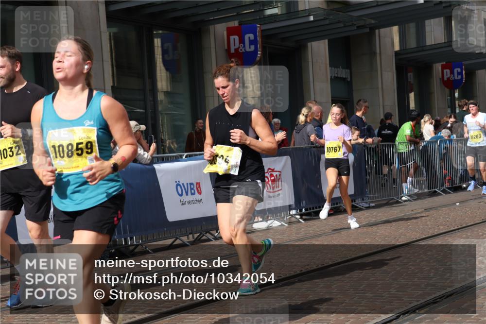13.09.2026 - 21. swb-Marathon Bremen Strokosch-Dieckow http://msf.ph/oto/10342054 13.09.2026 11:08:00 Ziel 10135, 10188, 10404, 10493, 10767, 10793, 10851, 10859, 11032, 11124, 11263, 11509, 11560, 11561, 11659, 11831, 11888, 11968, 12073, 12160, 12164, 12248, 12315, 12325, 12384, 12389, 12410, 10139, 10595, 10660, 10661, 10674, 10830, 10871, 10937, 11037, 11044, 11378, 11404, 11515, 11643, 11831, 11833, 11958, 12024, 12031, 12066, 12097, 12194, 12248, 12307, 12511, 12512 meine-sportfotos.de